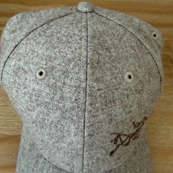 Arc’teryx Dark Beige Wool Blend Ball Cap Fitted. Like New. Excellent Condition. - Picture 3 of 7